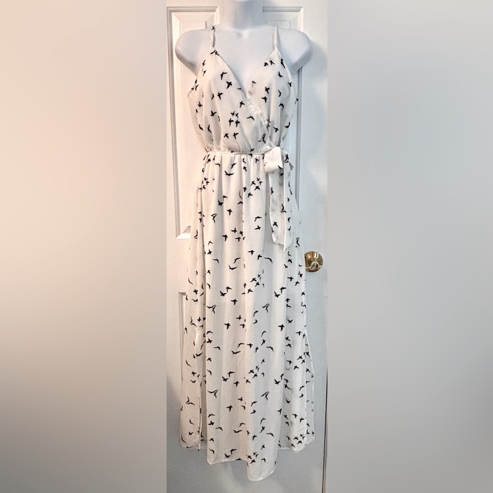 Pretty White Sun Dress with little black birds 🐦‍⬛ Maxi